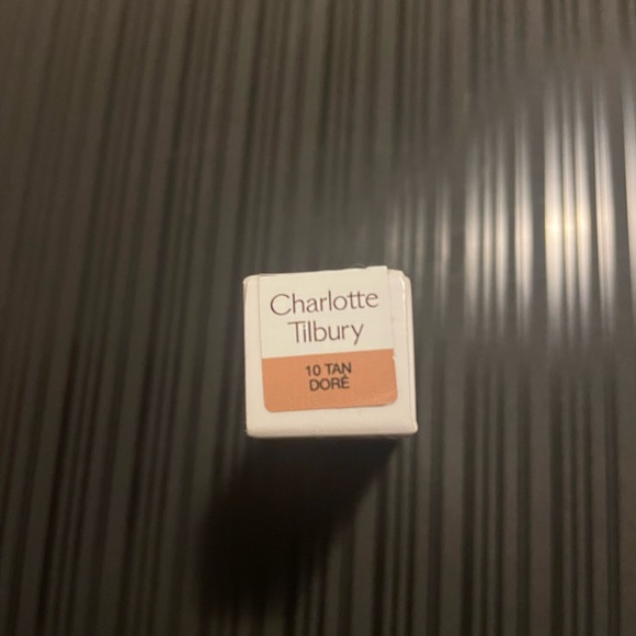 NEW Charlotte Tilbury Beautiful Skin Radiant Concealer - Picture 2 of 2